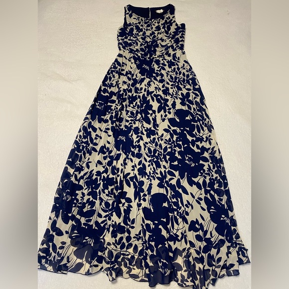 Jessica Howard Dresses & Skirts - Jessica Howard size 6 maxi dress.